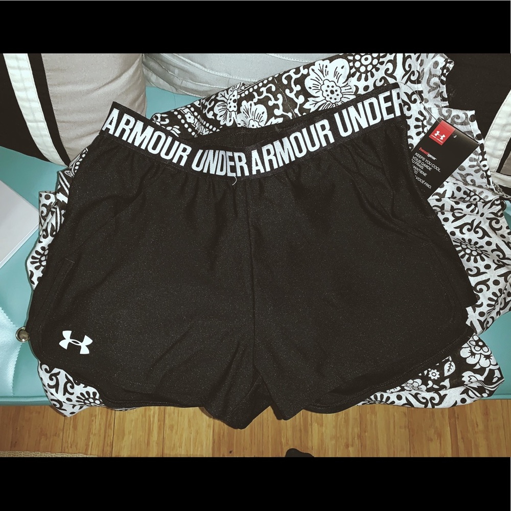 Under Armour Women’s loose heat gear shorts